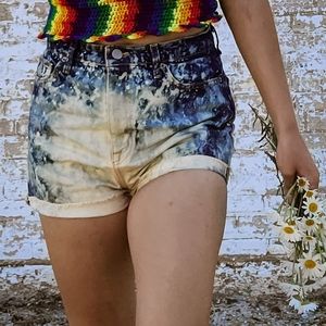 BDG acid wash shorts size 28